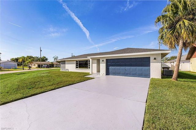 3855 SE 7th PL, Cape Coral, FL 33904