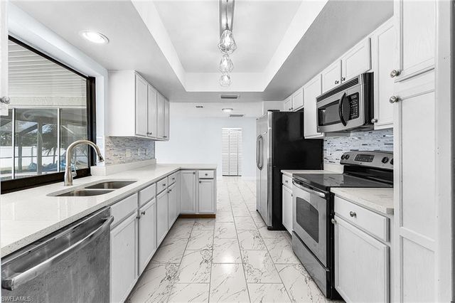 3855 SE 7th PL, Cape Coral, FL 33904