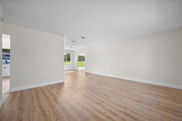 3132 SW Watson Court, Port St. Lucie, FL 34953