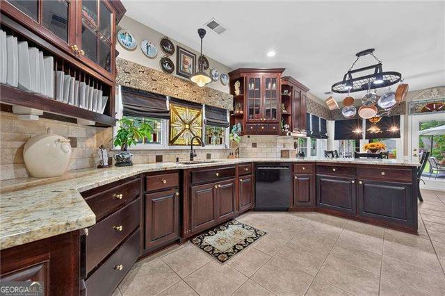 6685 Waterbury Way, Cumming, GA 30040