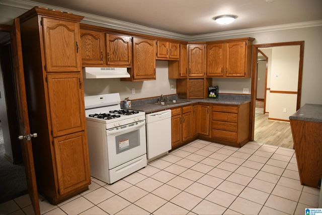 124 E CREST ROAD, Hueytown, AL 35023