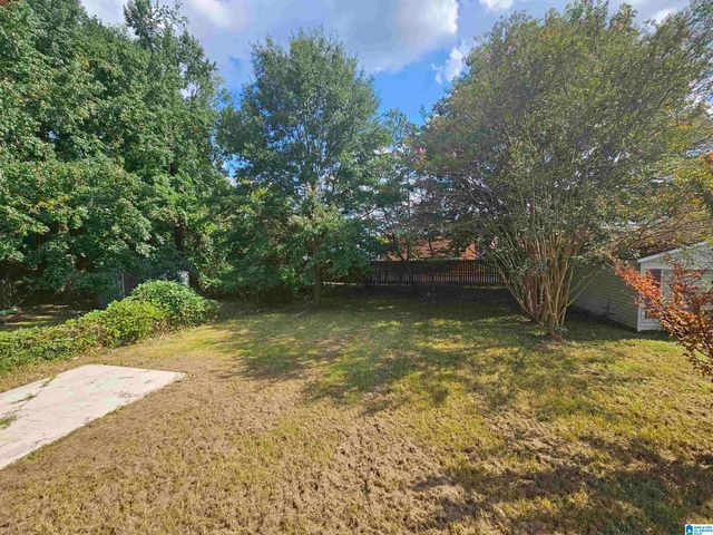 124 E CREST ROAD, Hueytown, AL 35023