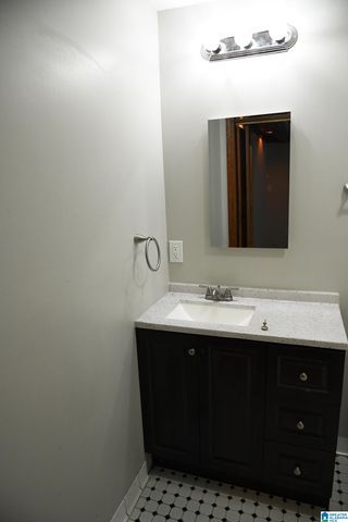 124 E CREST ROAD, Hueytown, AL 35023