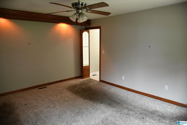 124 E CREST ROAD, Hueytown, AL 35023