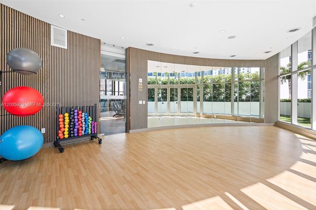 700 NE 24th St 3201, Miami, FL 33137