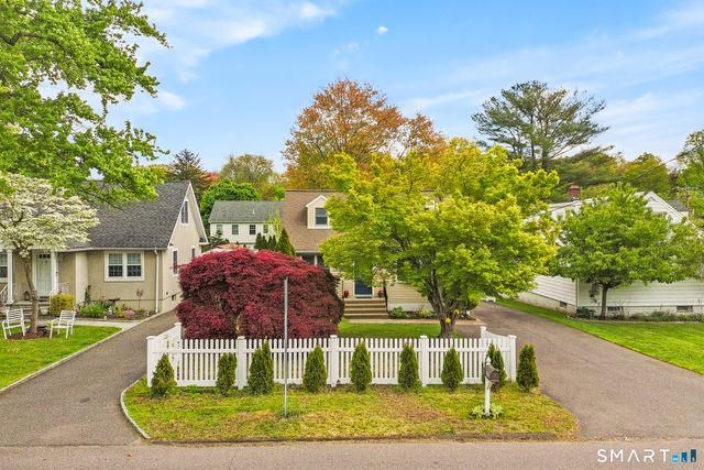 1710 Stratfield Road, Fairfield, CT 06825