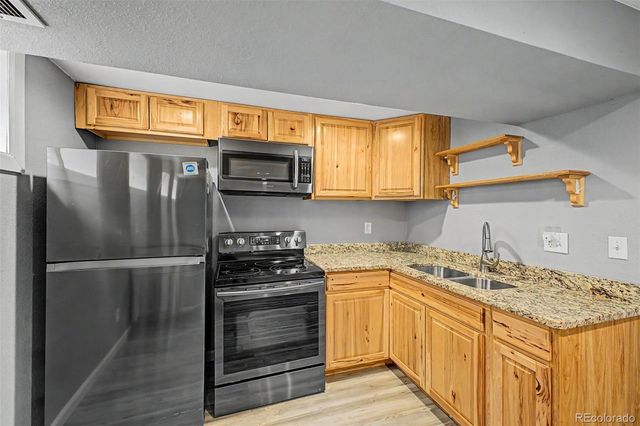 1123 S Lewiston Way, Aurora, CO 80017