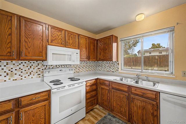1123 S Lewiston Way, Aurora, CO 80017