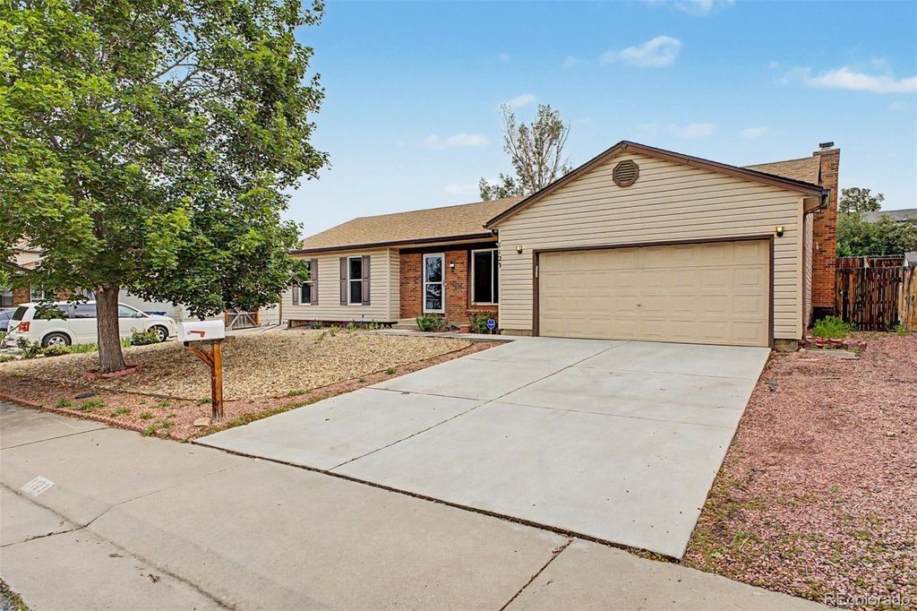 1123 S Lewiston Way, Aurora, CO 80017