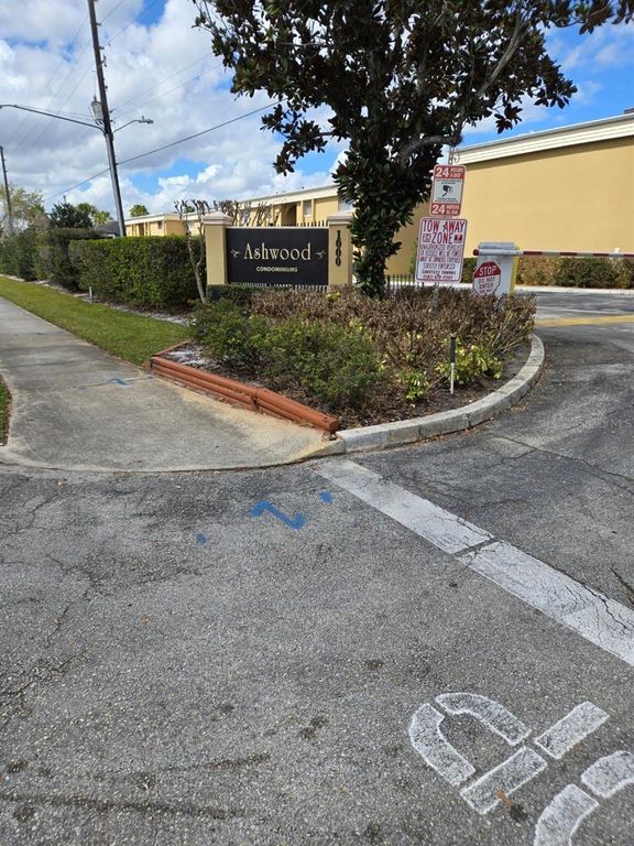 1000 LAKE OF THE WOODS BOULEVARD 201E, Casselberry, FL 32730