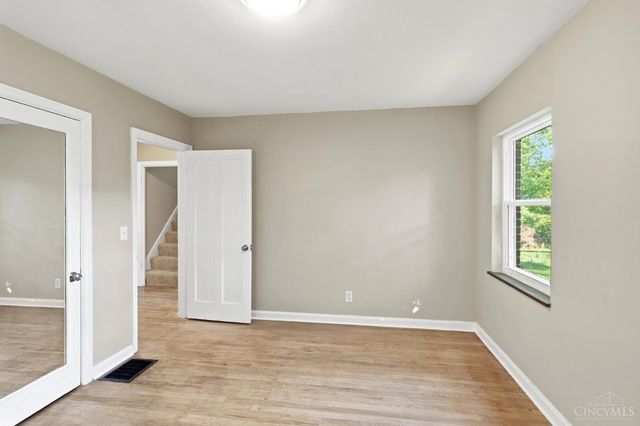 1127 W North Bend Dr, Cincinnati, OH 45224