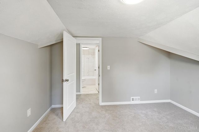 1127 W North Bend Dr, Cincinnati, OH 45224