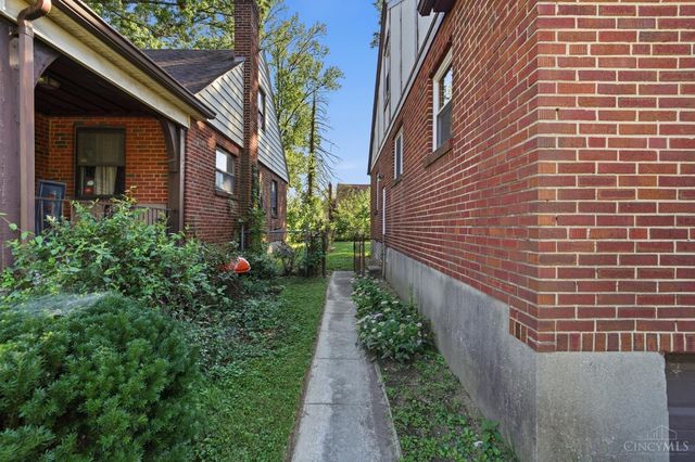 1127 W North Bend Dr, Cincinnati, OH 45224