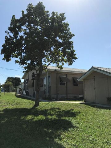 1112 21st St, Okeechobee, FL 34974