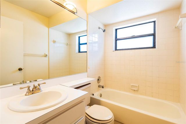 1002 GAMMAGE POINT, Oviedo, FL 32765