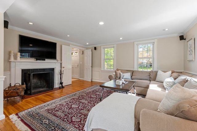 93 Nashoba Rd, Concord, MA 01742