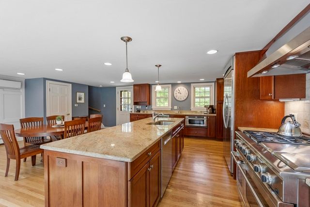 93 Nashoba Rd, Concord, MA 01742
