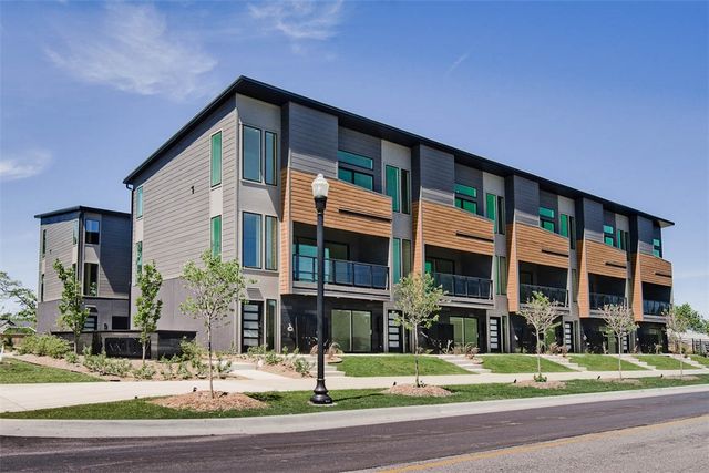 204 NW 9th Street, Bentonville, AR 72712