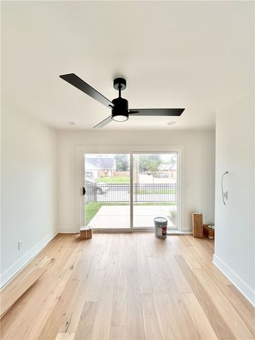 204 NW 9th Street, Bentonville, AR 72712