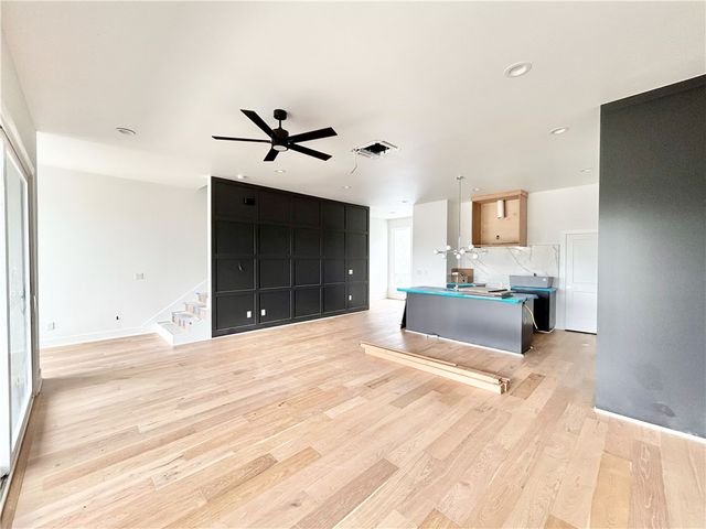 204 NW 9th Street, Bentonville, AR 72712
