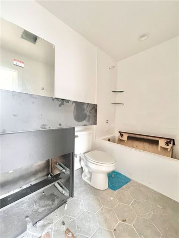 204 NW 9th Street, Bentonville, AR 72712