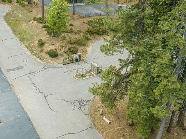 42096 Majestic Lane, Shaver Lake, CA 93664