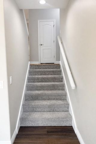 2401 S April Avenue, Springfield, MO 65807