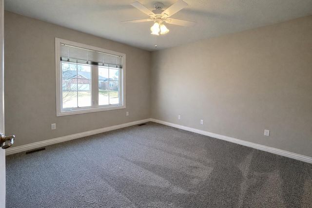 2401 S April Avenue, Springfield, MO 65807