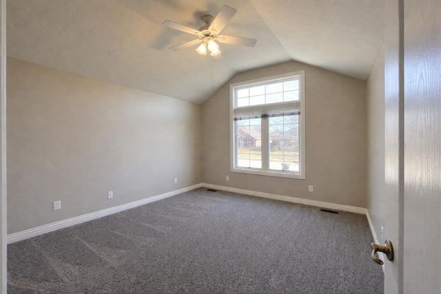 2401 S April Avenue, Springfield, MO 65807