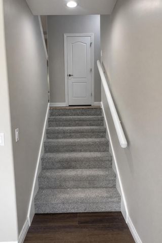 2401 S April Avenue, Springfield, MO 65807