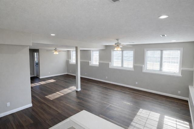 2401 S April Avenue, Springfield, MO 65807