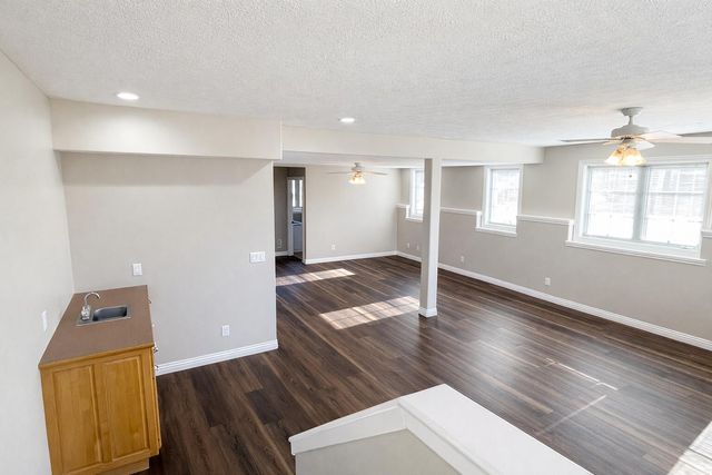 2401 S April Avenue, Springfield, MO 65807