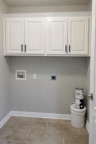 2401 S April Avenue, Springfield, MO 65807