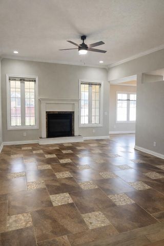 2401 S April Avenue, Springfield, MO 65807