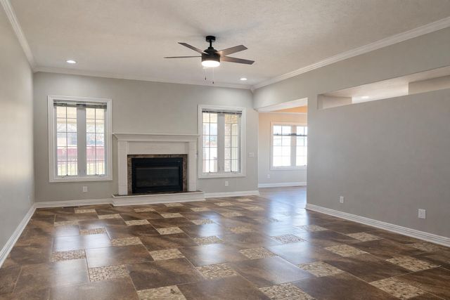 2401 S April Avenue, Springfield, MO 65807