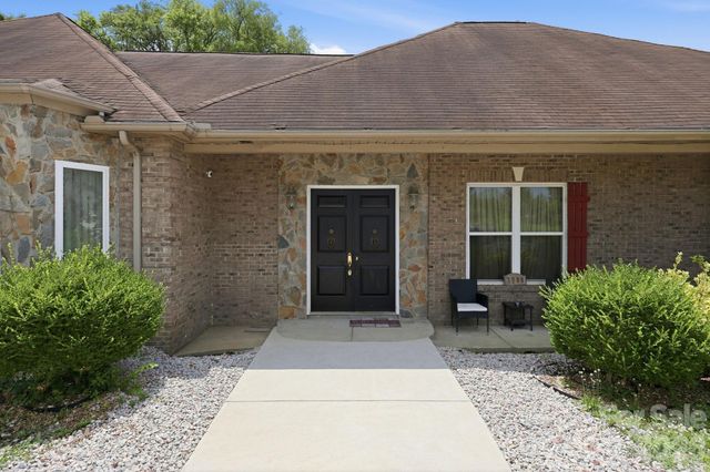 1803 Wilton Gate Drive, Charlotte, NC 28262