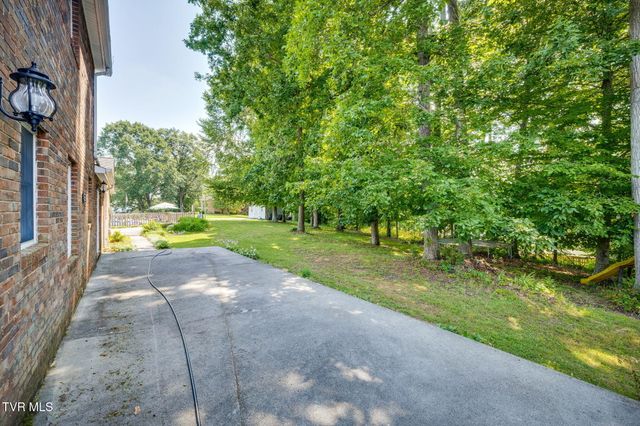 5116 Waterford Drive, Kingsport, TN 37664
