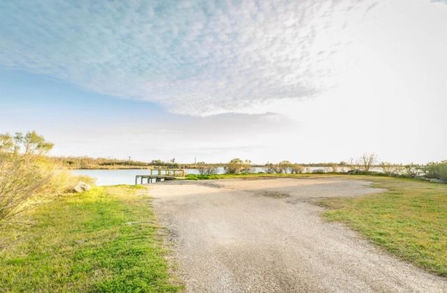 523 S Burnett Drive, Baytown, TX 77520