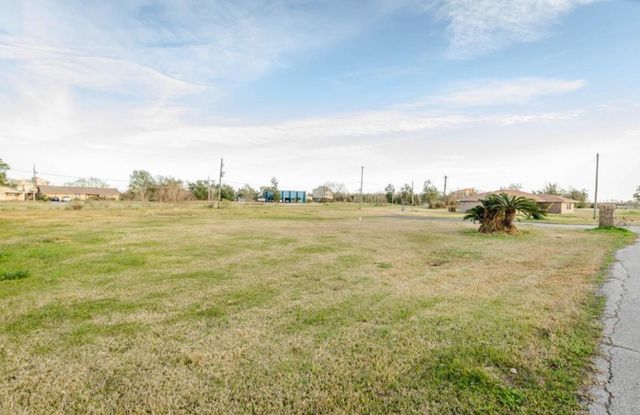 523 S Burnett Drive, Baytown, TX 77520