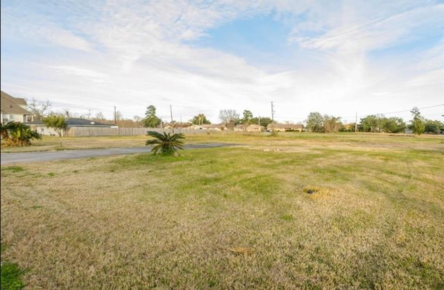 523 S Burnett Drive, Baytown, TX 77520