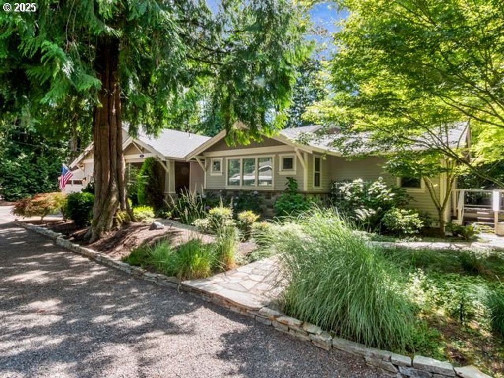 18845 PARKWOOD Pl, West Linn, OR 97068
