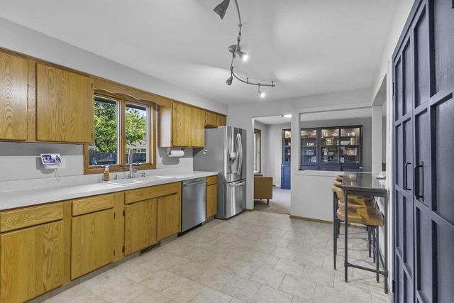 1731 OAKRIDGE COURT, Menasha, WI 54952