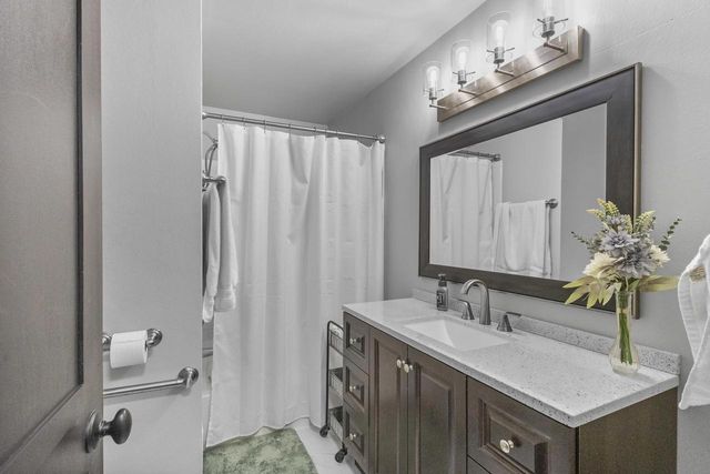 1731 OAKRIDGE COURT, Menasha, WI 54952