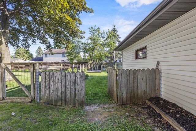 1731 OAKRIDGE COURT, Menasha, WI 54952
