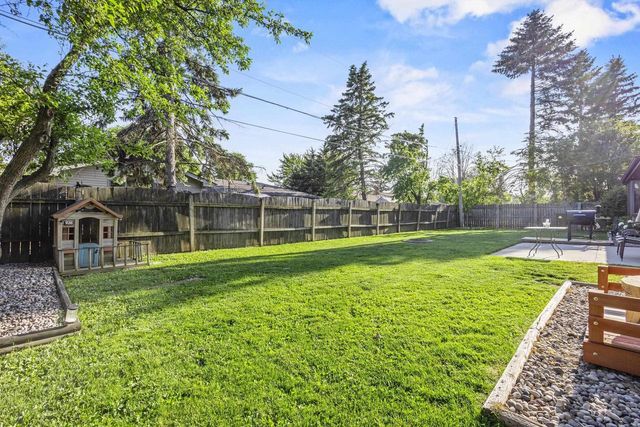 1731 OAKRIDGE COURT, Menasha, WI 54952