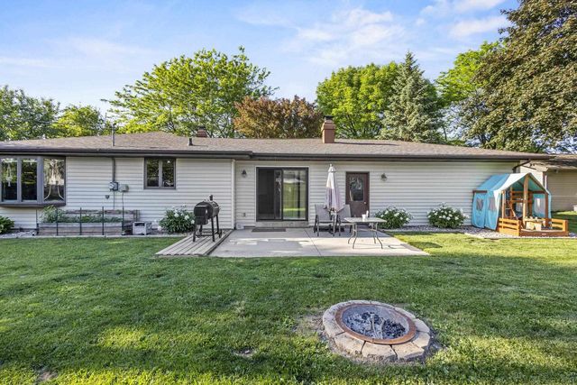 1731 OAKRIDGE COURT, Menasha, WI 54952