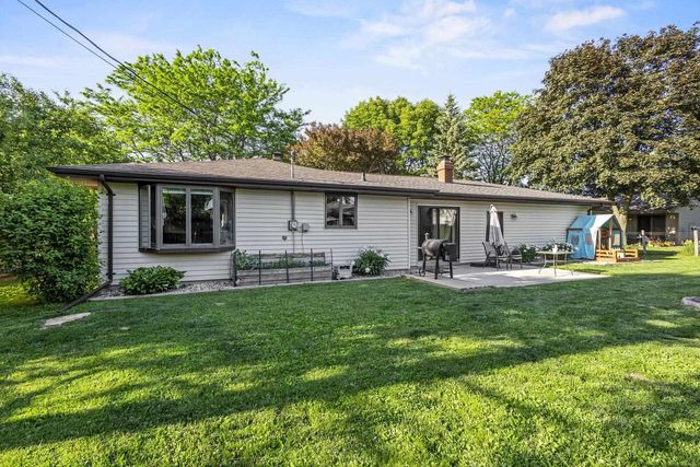 1731 OAKRIDGE COURT, Menasha, WI 54952