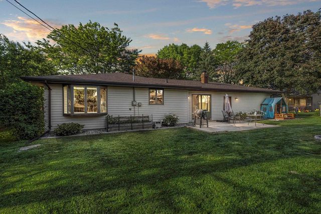 1731 OAKRIDGE COURT, Menasha, WI 54952