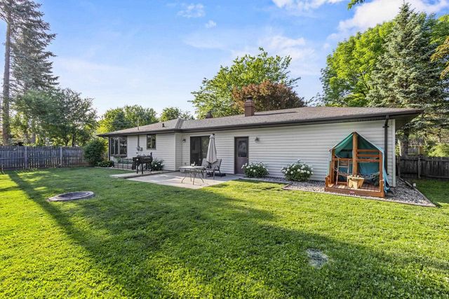 1731 OAKRIDGE COURT, Menasha, WI 54952