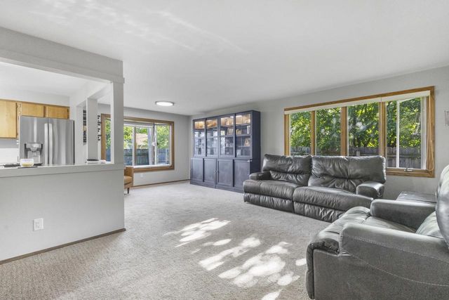 1731 OAKRIDGE COURT, Menasha, WI 54952